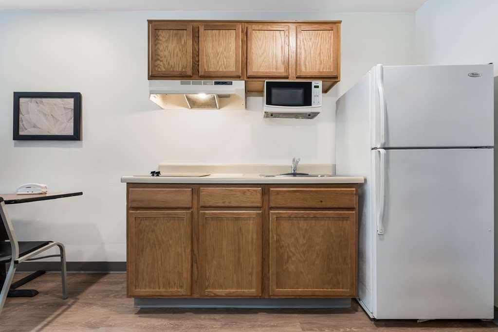 Extended Stay America Select Suites - Orlando - East Chambre photo