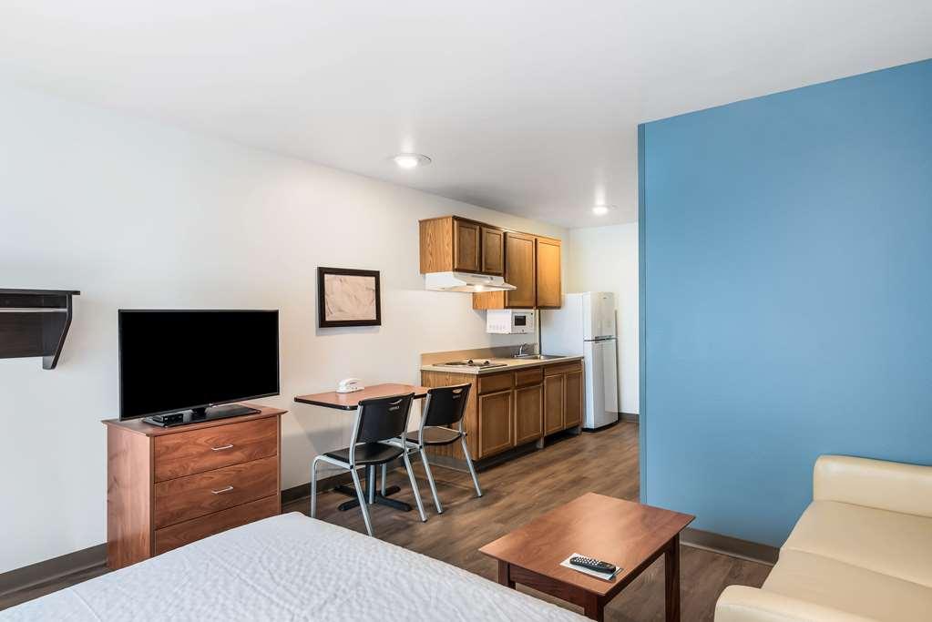 Extended Stay America Select Suites - Orlando - East Chambre photo