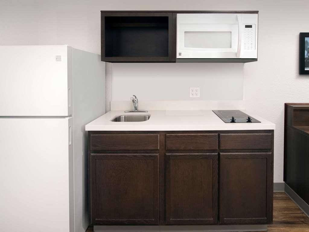 Extended Stay America Select Suites - Orlando - East Chambre photo